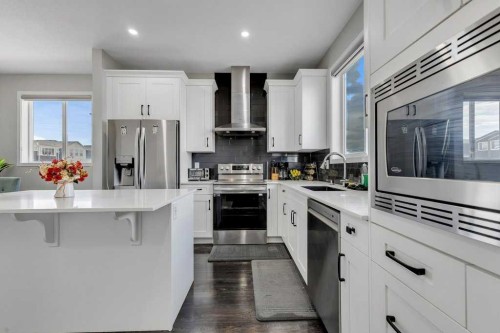 120 Belmont Villas Sw, Calgary, AB - Indoor Photo Showing Kitchen With Upgraded Kitchen