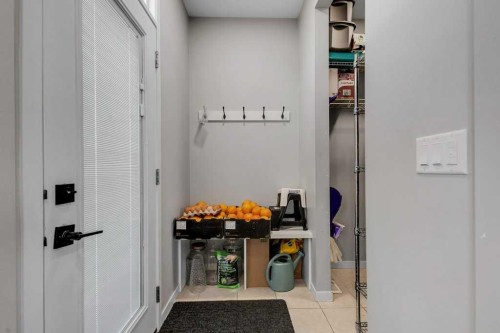 120 Belmont Villas Sw, Calgary, AB - Indoor Photo Showing Other Room