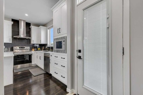120 Belmont Villas Sw, Calgary, AB - Indoor Photo Showing Kitchen