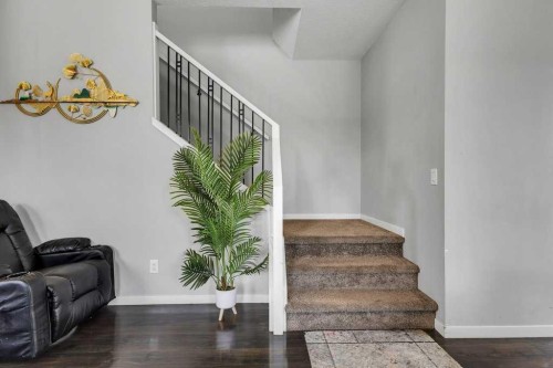 120 Belmont Villas Sw, Calgary, AB - Indoor Photo Showing Other Room
