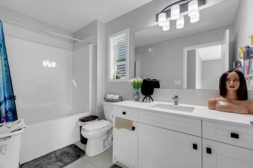 120 Belmont Villas Sw, Calgary, AB - Indoor Photo Showing Bathroom