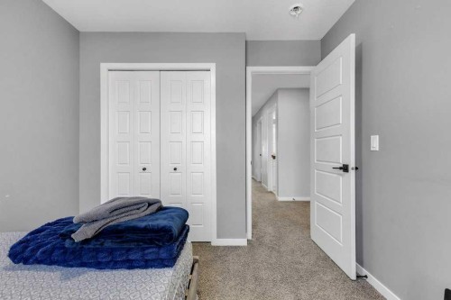120 Belmont Villas Sw, Calgary, AB - Indoor Photo Showing Bedroom