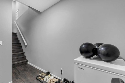 120 Belmont Villas Sw, Calgary, AB - Indoor Photo Showing Other Room