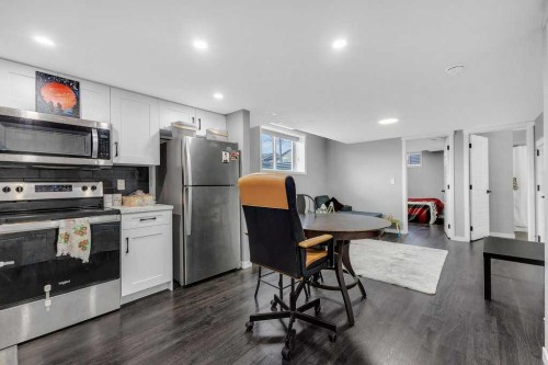 120 Belmont Villas Sw, Calgary, AB - Indoor Photo Showing Kitchen