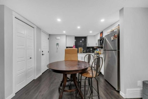 120 Belmont Villas Sw, Calgary, AB - Indoor Photo Showing Dining Room