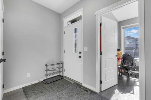 120 Belmont Villas Sw, Calgary, AB - Indoor Photo Showing Other Room