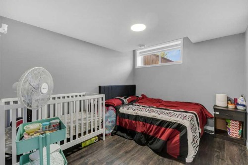 120 Belmont Villas Sw, Calgary, AB - Indoor Photo Showing Bedroom