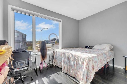 120 Belmont Villas Sw, Calgary, AB - Indoor Photo Showing Bedroom