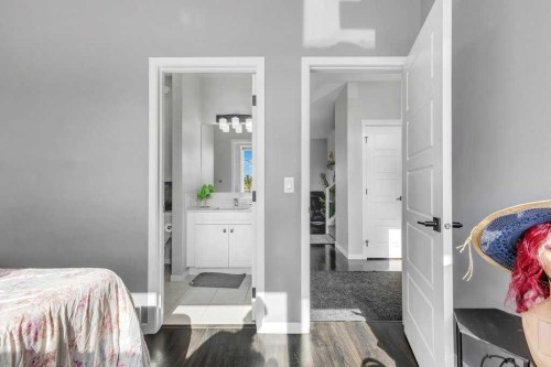 120 Belmont Villas Sw, Calgary, AB - Indoor Photo Showing Bedroom
