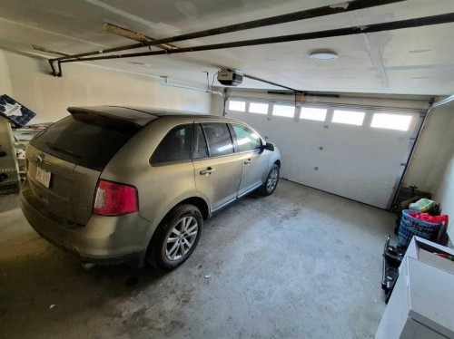 125 Sage Hill Circle, Calgary, AB - Indoor Photo Showing Garage