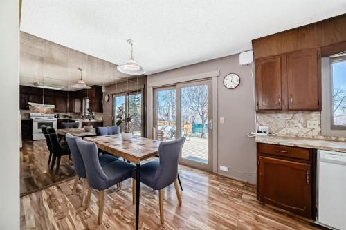 87 Berwick Crescent Nw, Calgary, AB - Indoor Photo Showing Dining Room