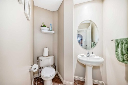 198 Everstone Drive Sw, Calgary, AB - Indoor Photo Showing Bathroom