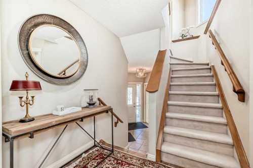 198 Everstone Drive Sw, Calgary, AB - Indoor Photo Showing Other Room