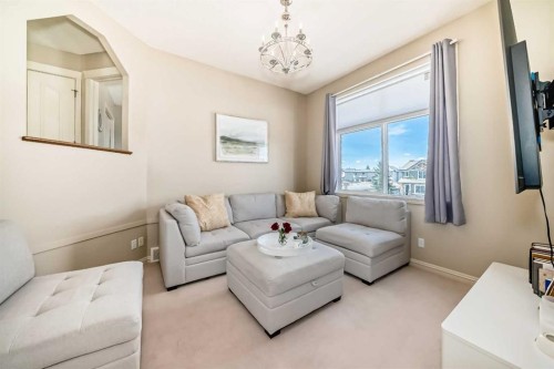 198 Everstone Drive Sw, Calgary, AB - Indoor Photo Showing Living Room