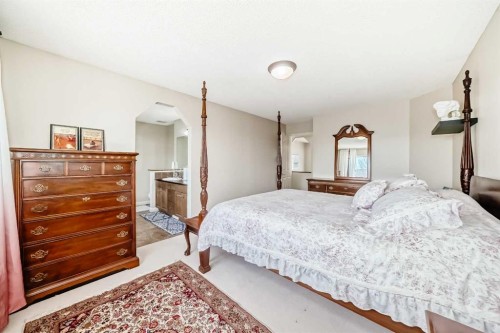 198 Everstone Drive Sw, Calgary, AB - Indoor Photo Showing Bedroom