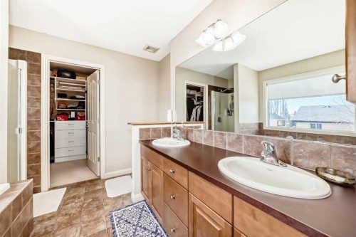 198 Everstone Drive Sw, Calgary, AB - Indoor Photo Showing Bathroom