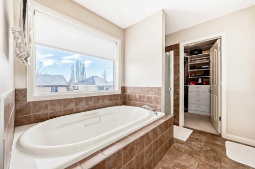 198 Everstone Drive Sw, Calgary, AB - Indoor Photo Showing Bathroom
