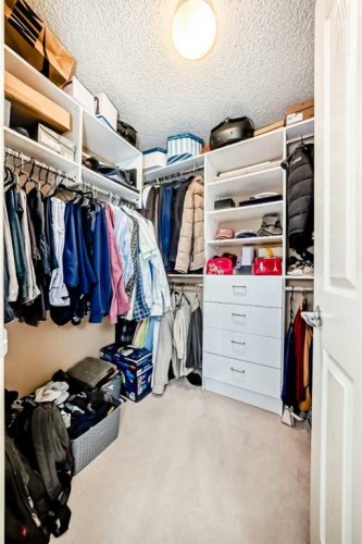 198 Everstone Drive Sw, Calgary, AB - Indoor With Storage