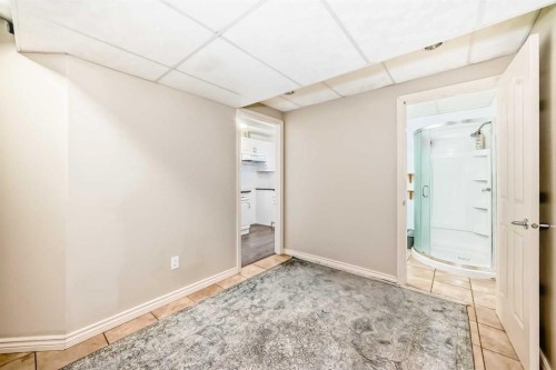 198 Everstone Drive Sw, Calgary, AB - Indoor Photo Showing Other Room