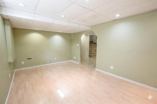 198 Everstone Drive Sw, Calgary, AB - Indoor Photo Showing Other Room