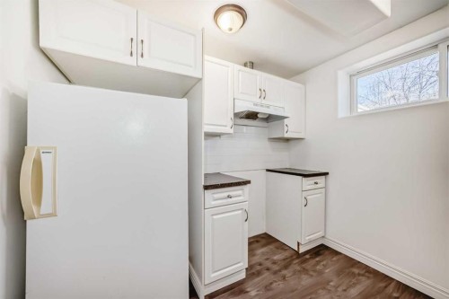 198 Everstone Drive Sw, Calgary, AB - Indoor Photo Showing Kitchen