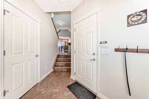 198 Everstone Drive Sw, Calgary, AB - Indoor Photo Showing Other Room