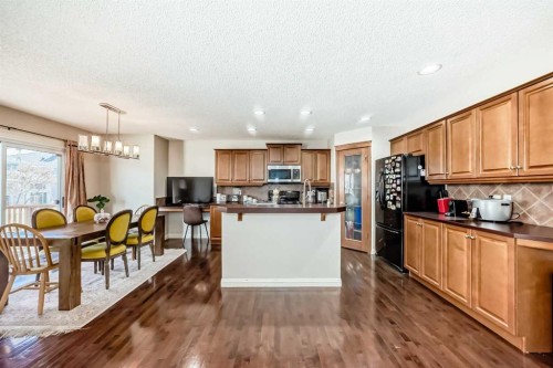 198 Everstone Drive Sw, Calgary, AB - Indoor Photo Showing Other Room