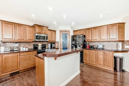 198 Everstone Drive Sw, Calgary, AB - Indoor Photo Showing Kitchen