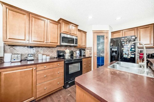 198 Everstone Drive Sw, Calgary, AB - Indoor Photo Showing Kitchen With Double Sink