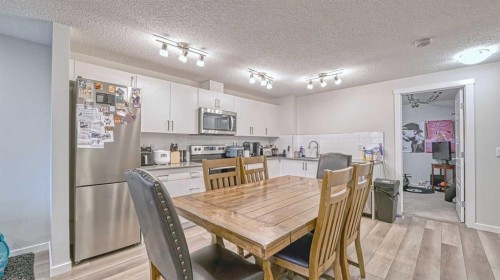 417 Cranbrook Square Se, Calgary, AB - Indoor