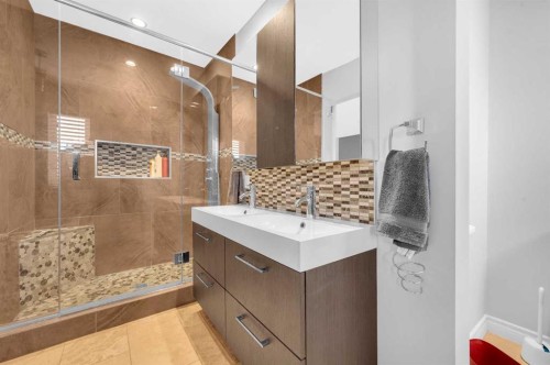 9428 Abbott Place Se, Calgary, AB - Indoor Photo Showing Bathroom