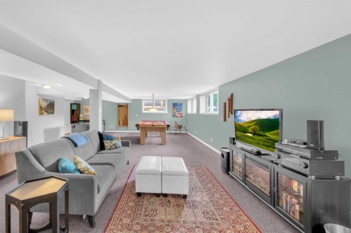 9428 Abbott Place Se, Calgary, AB - Indoor Photo Showing Living Room