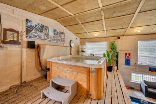 9428 Abbott Place Se, Calgary, AB - Indoor Photo Showing Other Room