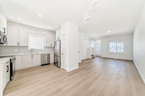 324 Cornerbrook Drive Ne, Calgary, AB - Indoor Photo Showing Kitchen
