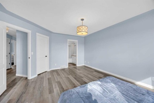 166 Tuscarora Close Nw, Calgary, AB - Indoor Photo Showing Bedroom