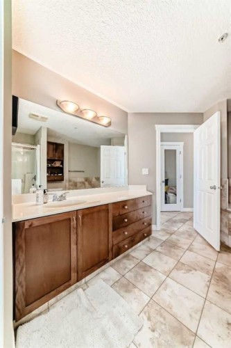 3506-24 Hemlock Crescent Sw, Calgary, AB - Indoor Photo Showing Bathroom