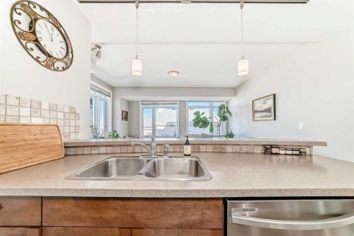 3506-24 Hemlock Crescent Sw, Calgary, AB - Indoor Photo Showing Kitchen With Double Sink
