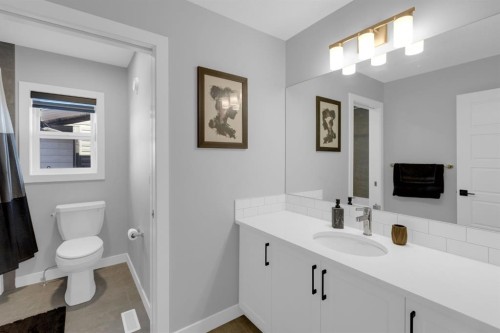 160 Precedence Hill, Cochrane, AB - Indoor Photo Showing Bathroom