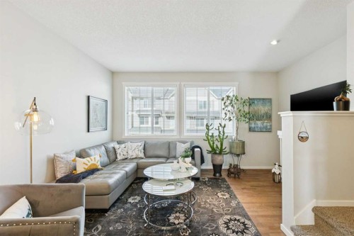46 Kinlea Common Nw, Calgary, AB - Indoor Photo Showing Living Room