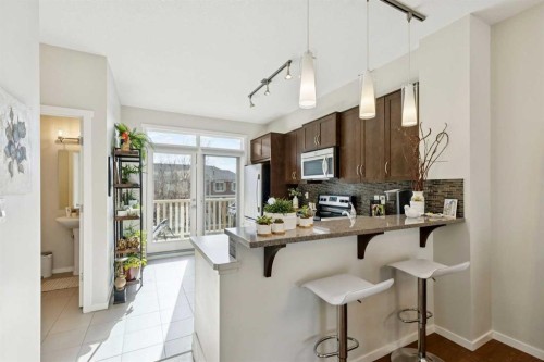 46 Kinlea Common Nw, Calgary, AB - Indoor Photo Showing Kitchen
