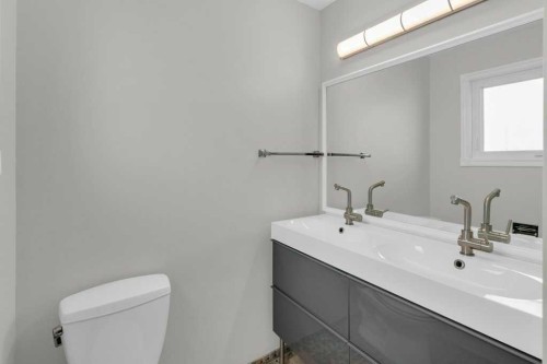 79 Scenic Way Nw, Calgary, AB - Indoor Photo Showing Bathroom