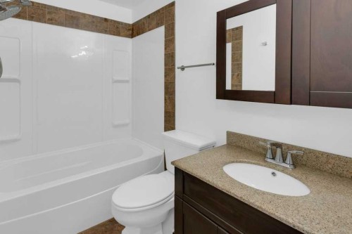 79 Scenic Way Nw, Calgary, AB - Indoor Photo Showing Bathroom