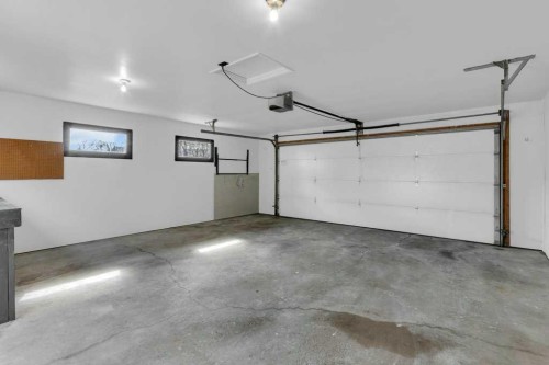 79 Scenic Way Nw, Calgary, AB - Indoor Photo Showing Garage