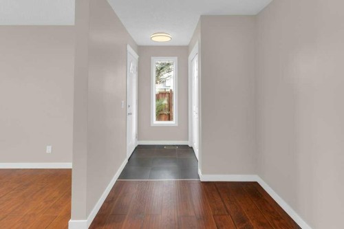 79 Scenic Way Nw, Calgary, AB - Indoor Photo Showing Other Room