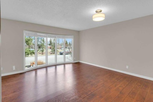 79 Scenic Way Nw, Calgary, AB - Indoor Photo Showing Other Room