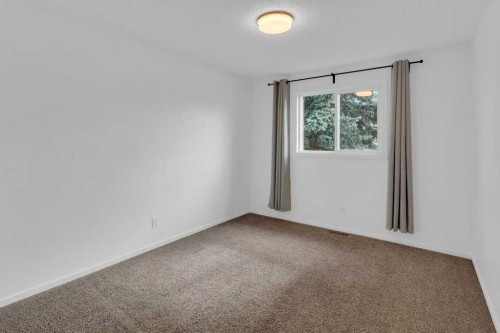 79 Scenic Way Nw, Calgary, AB - Indoor Photo Showing Other Room