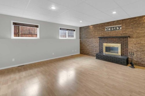 79 Scenic Way Nw, Calgary, AB - Indoor With Fireplace
