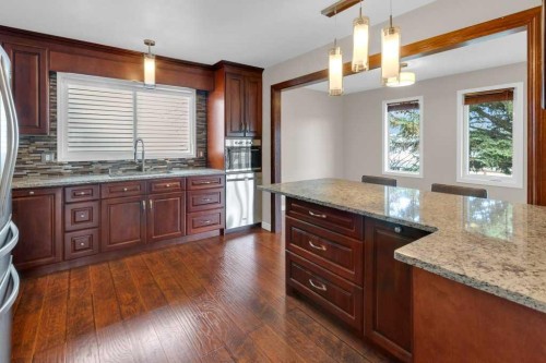79 Scenic Way Nw, Calgary, AB - Indoor Photo Showing Kitchen