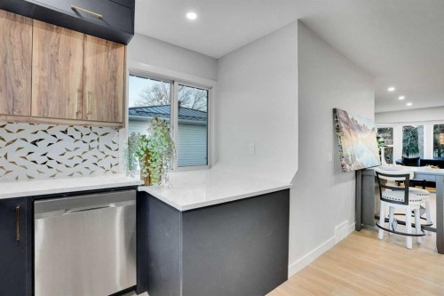 12112 Canfield Road Sw, Calgary, AB - Indoor Photo Showing Kitchen