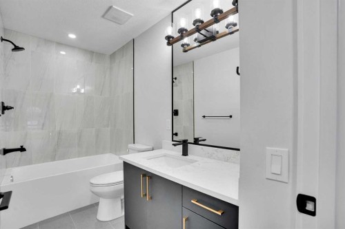 12112 Canfield Road Sw, Calgary, AB - Indoor Photo Showing Bathroom